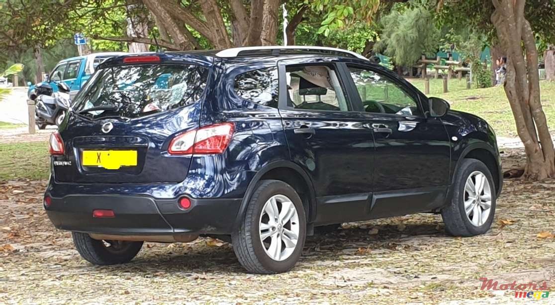2011' Nissan Qashqai+2 photo #2