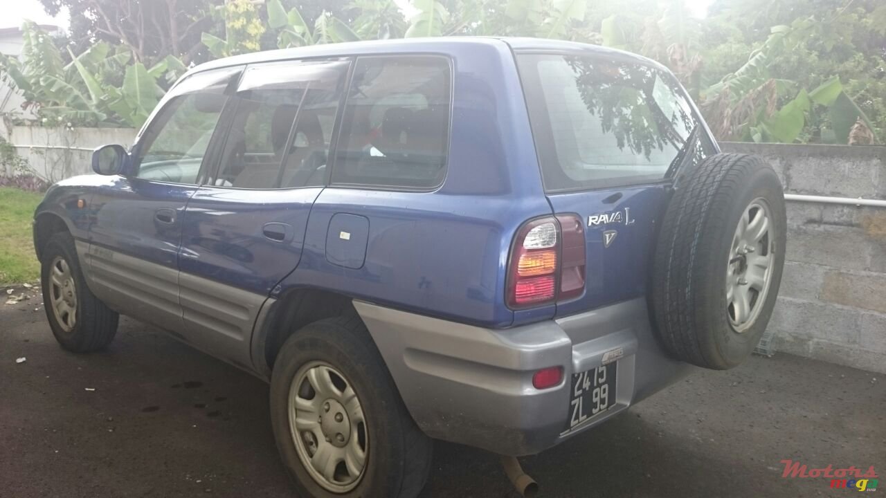 1999' Toyota photo #2