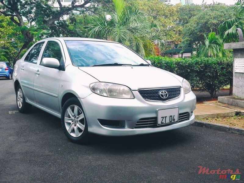 2004' Toyota Corolla Vios photo #1