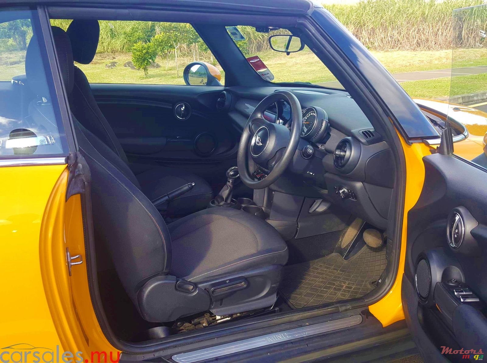 2017' MINI Cooper Cabrio photo #5