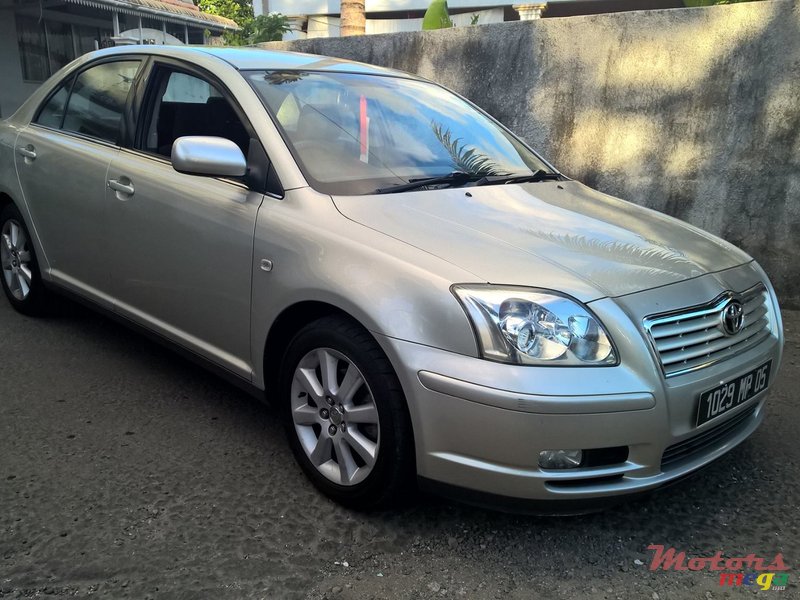 2005' Toyota Avensis photo #1