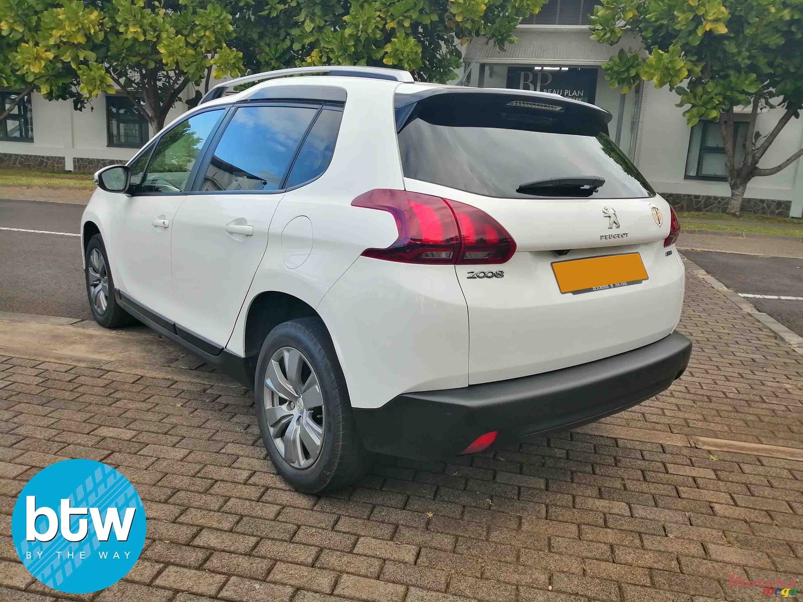 2017' Peugeot 2008 photo #2