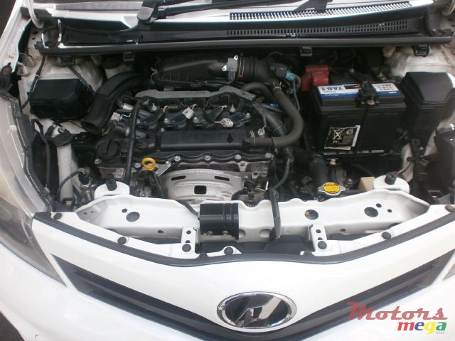 2013' Toyota Vitz photo #5
