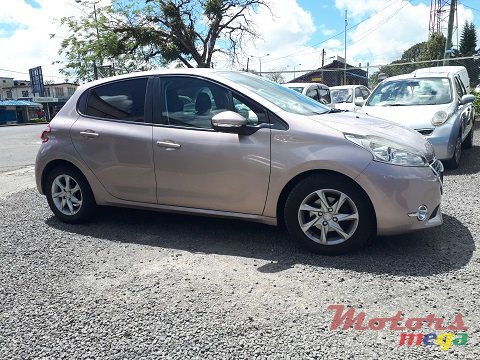 2013' Peugeot 208 photo #1