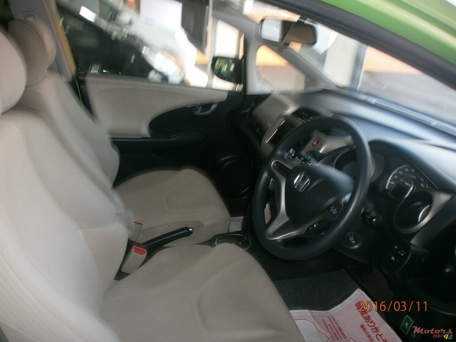2012' Honda Fit hybrid photo #3