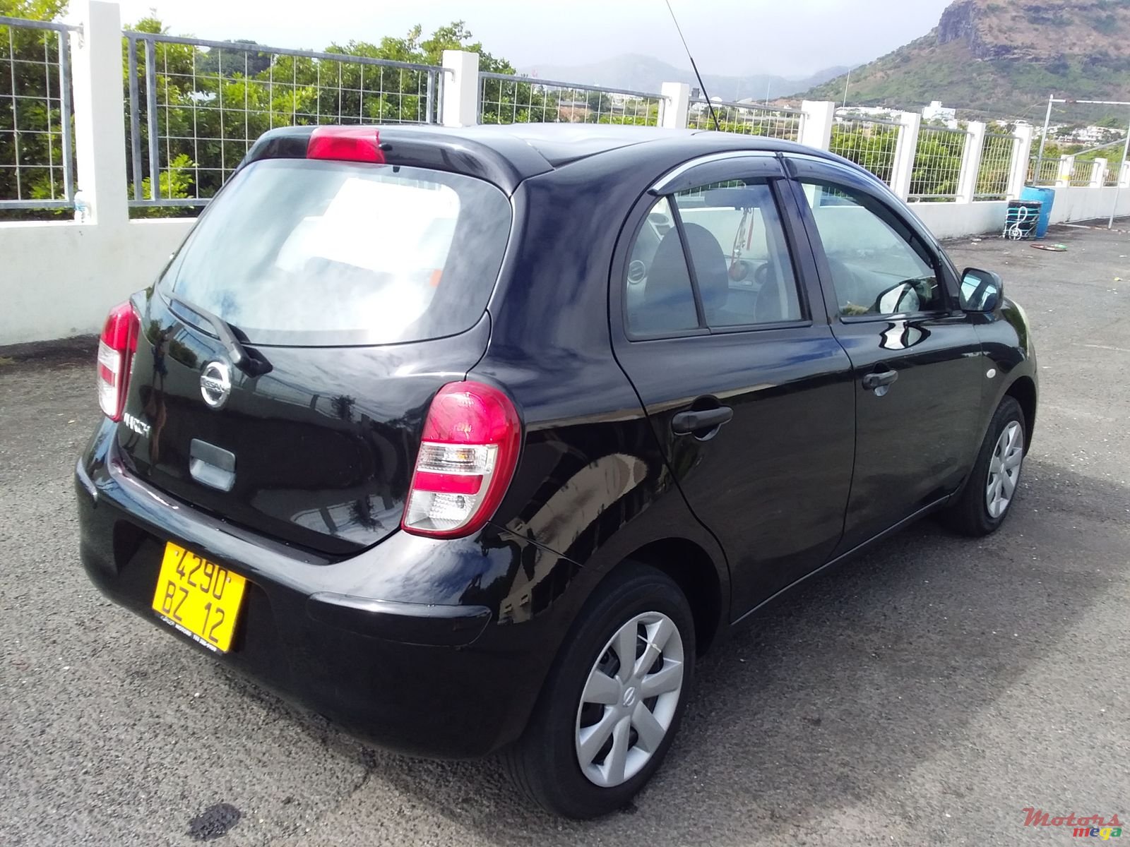 2012' Nissan March photo #1