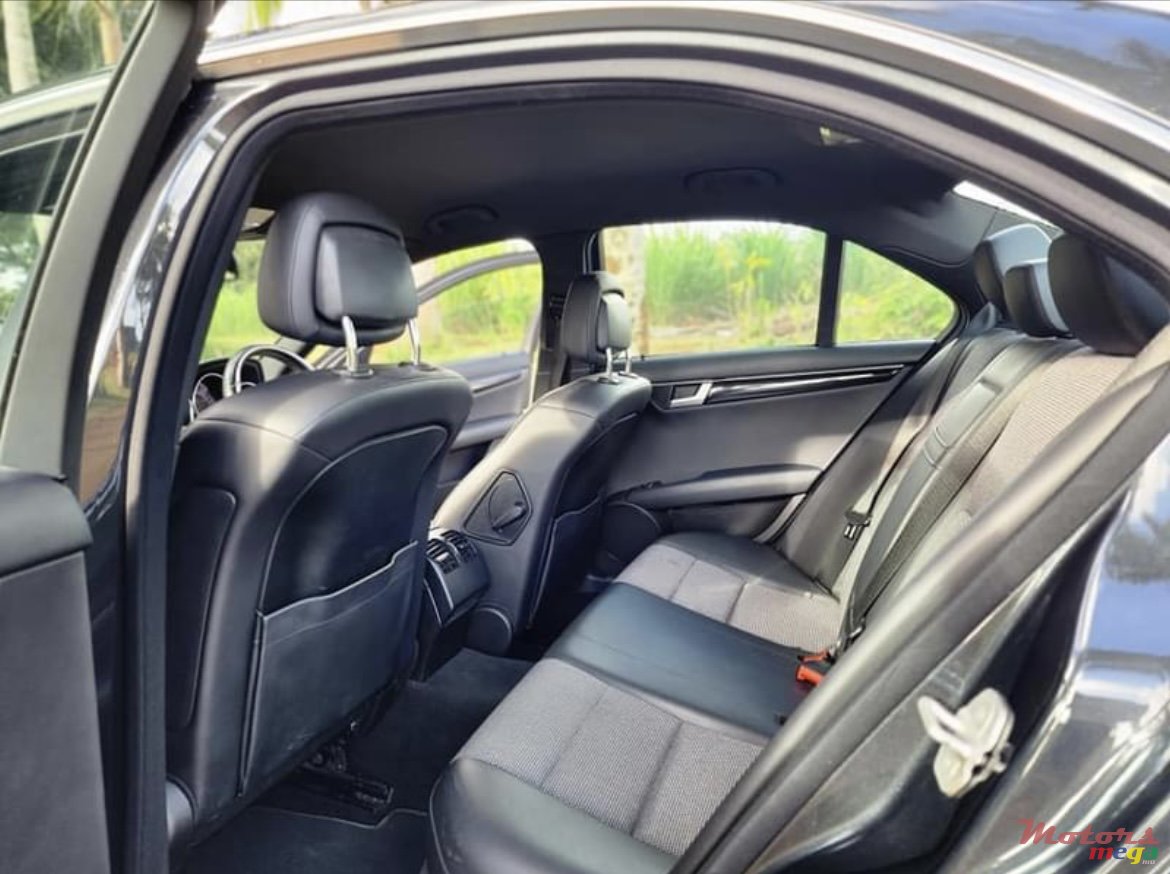 2011' Mercedes-Benz C 180 photo #3