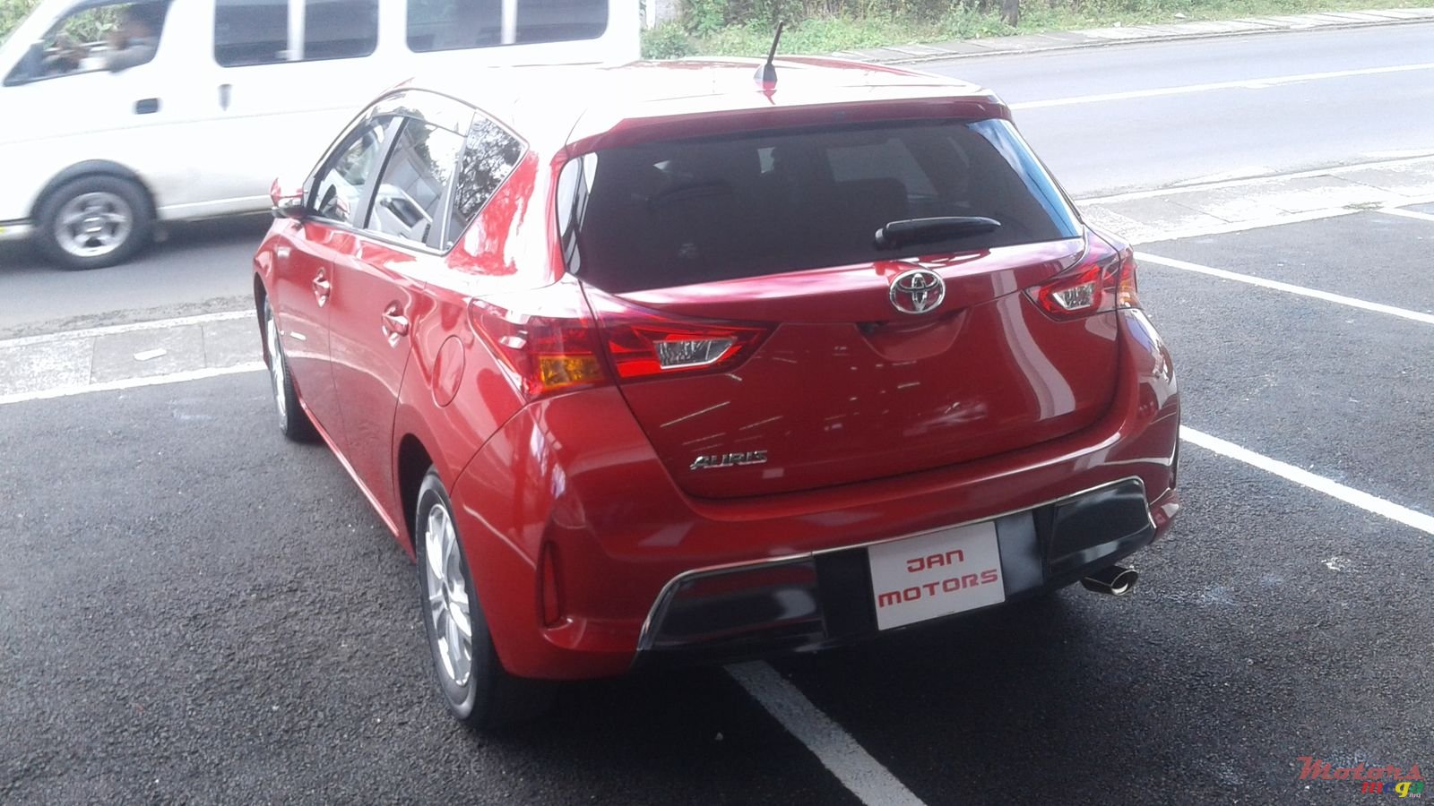 2013' Toyota Auris photo #4