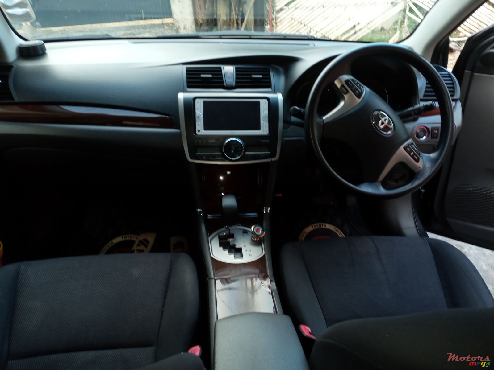 2013' Toyota Allion photo #2