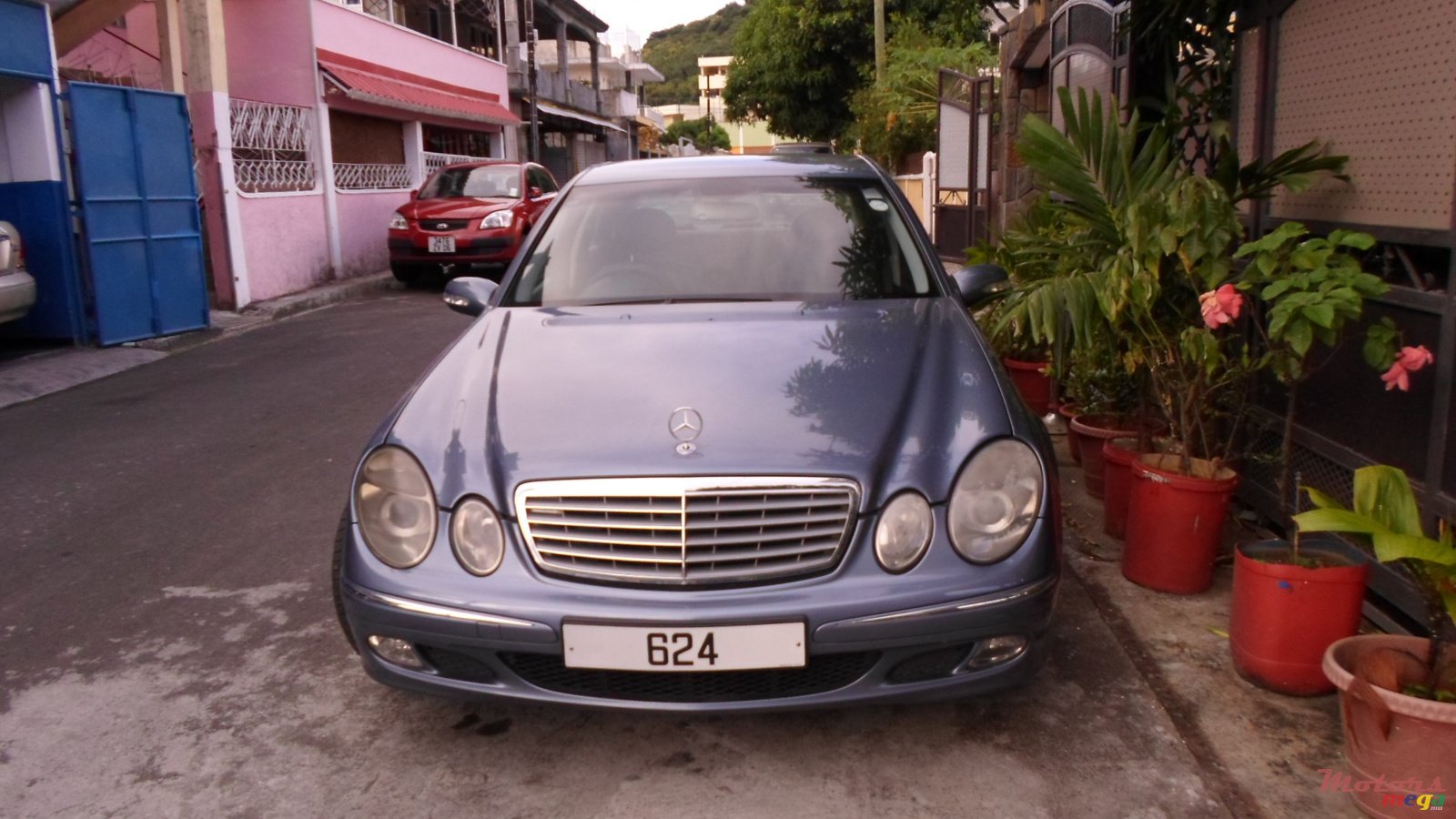 2004' Mercedes-Benz E-Class photo #1