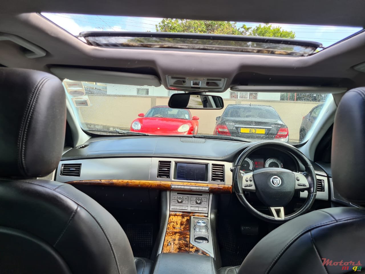 2010' Jaguar XF photo #6