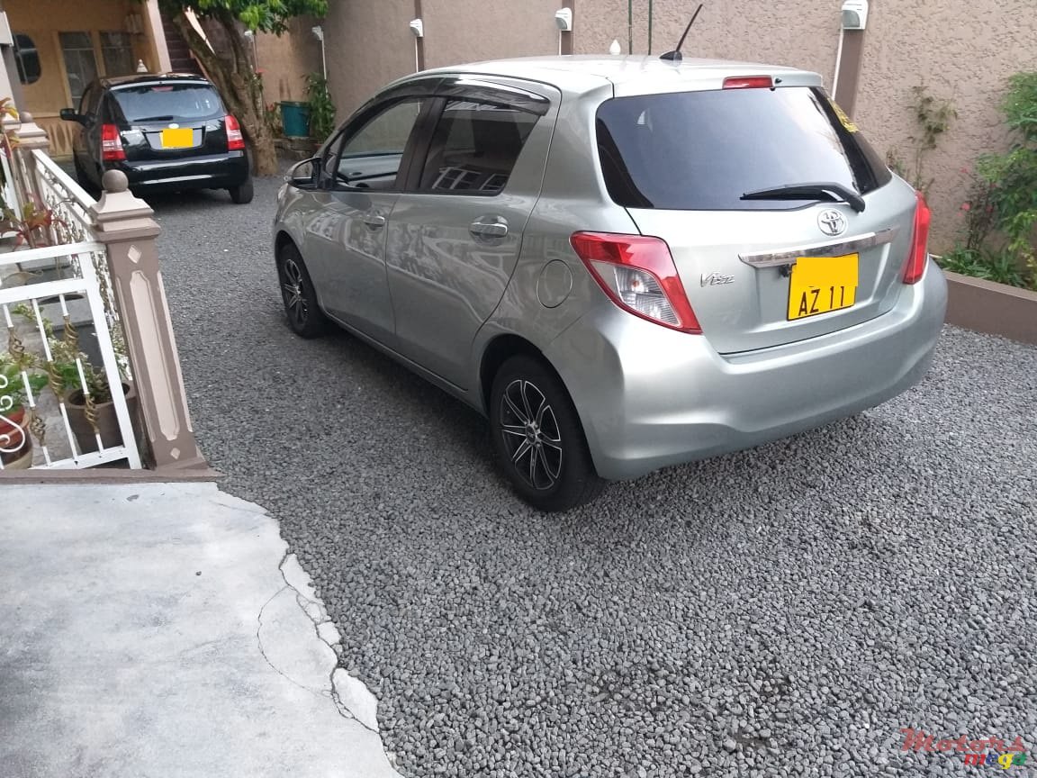 2011' Toyota Vitz photo #4