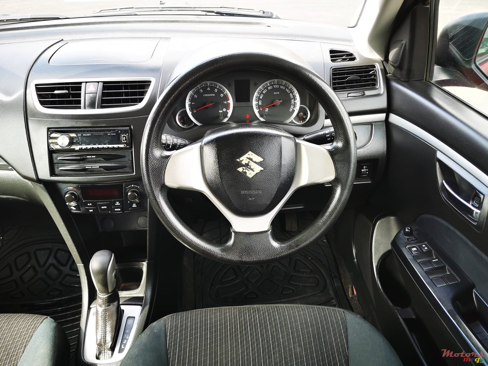 2014' Suzuki Swift photo #6