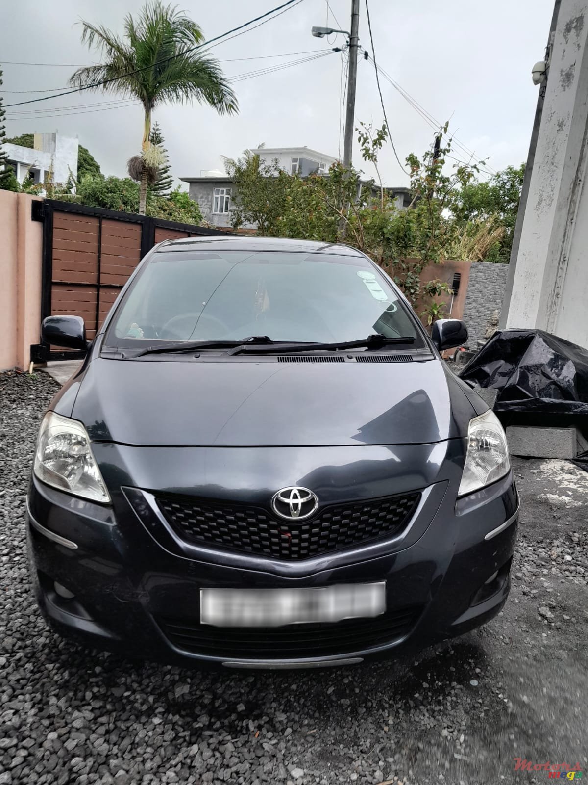 2011' Toyota Yaris photo #1