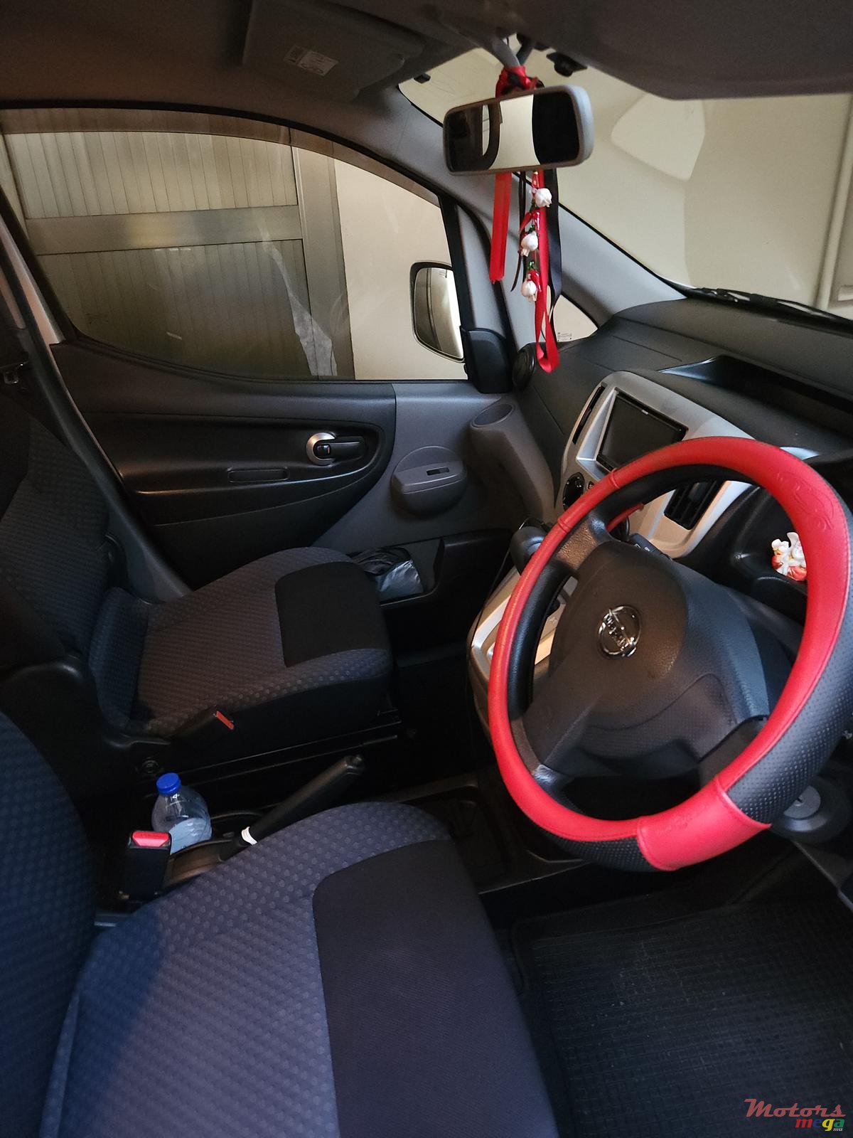 2016' Nissan NV photo #1