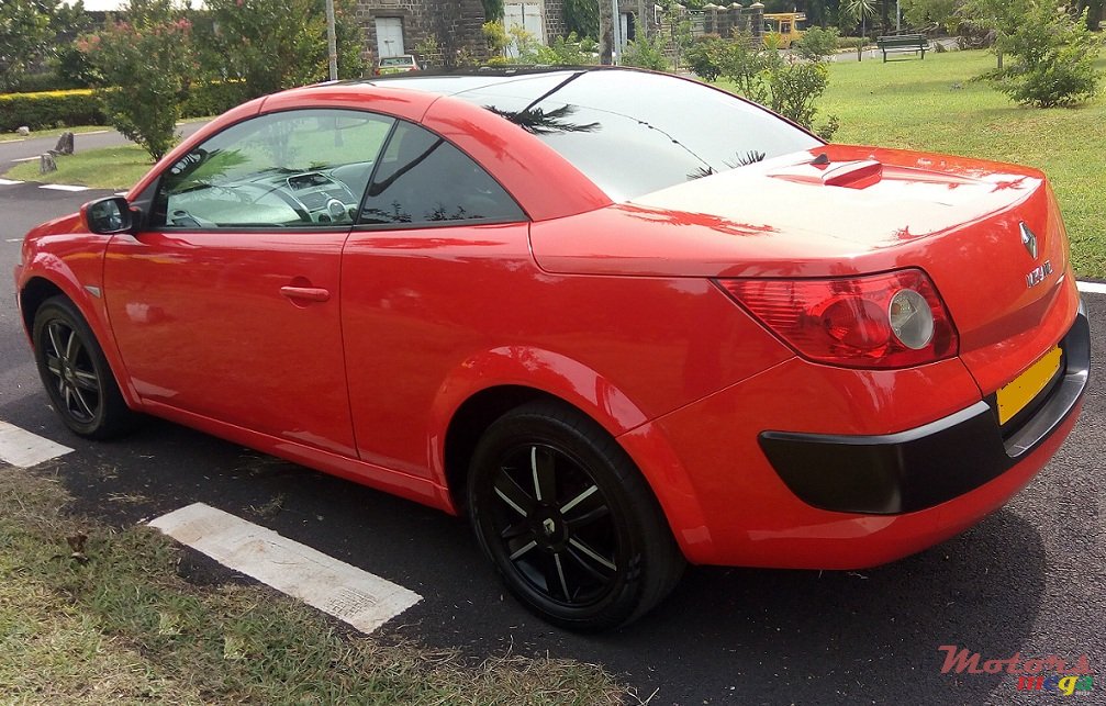 2005' Renault Megane convertible photo #5