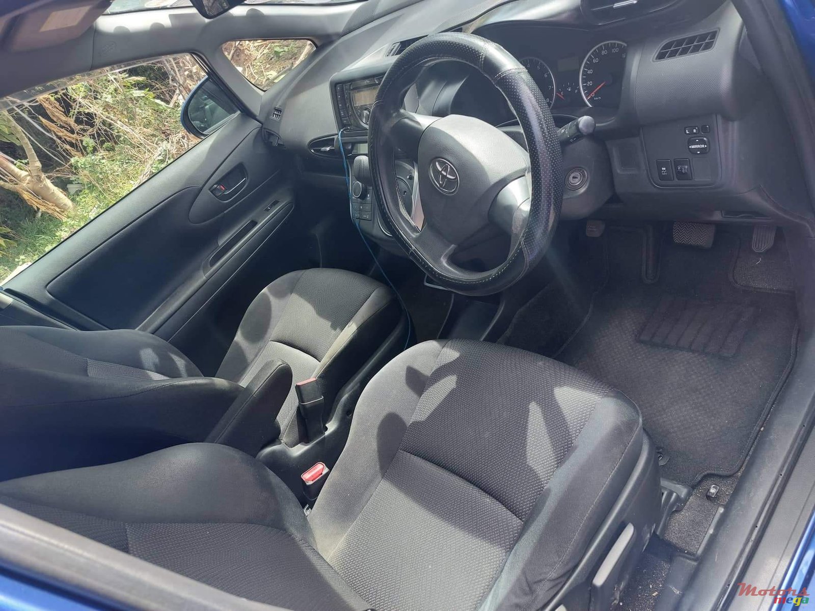 2013' Toyota Wish photo #2