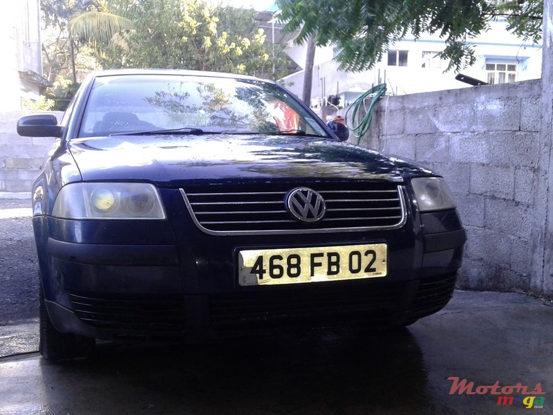 2002' Volkswagen Passat photo #1