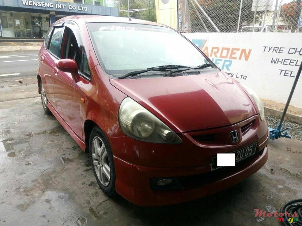 2005' Honda Fit photo #1