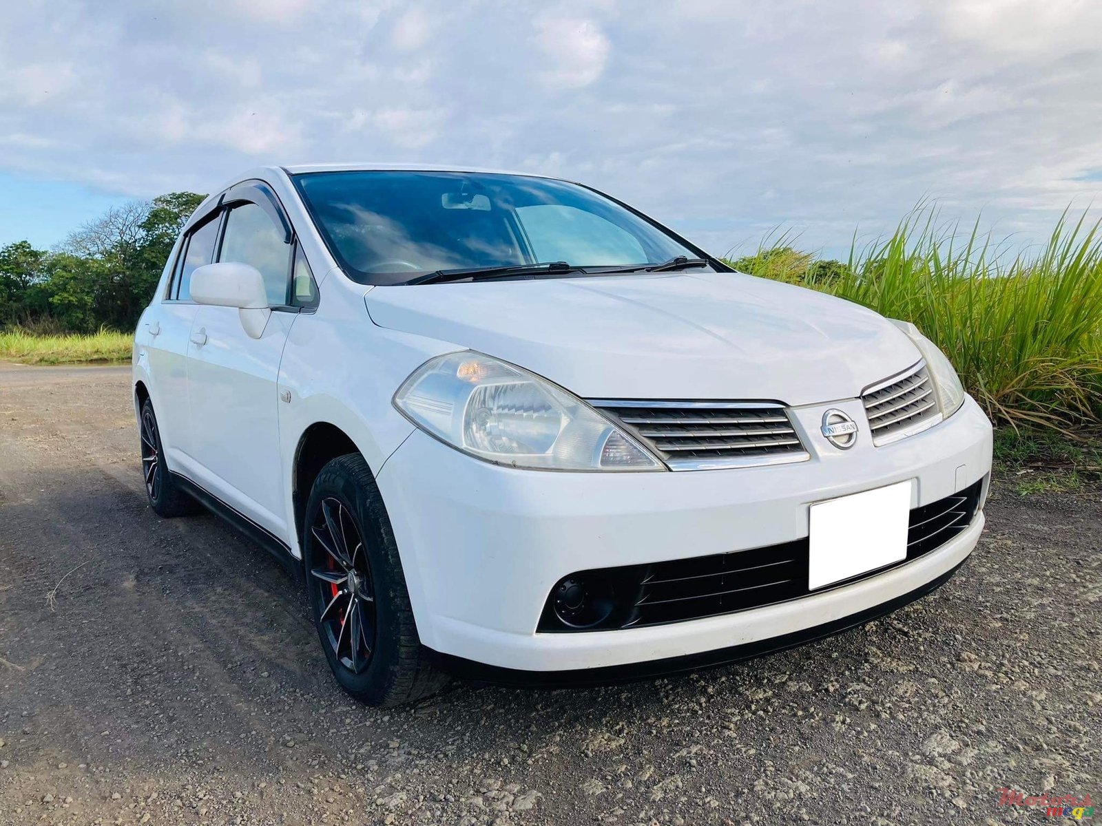 2006' Nissan Tiida photo #1