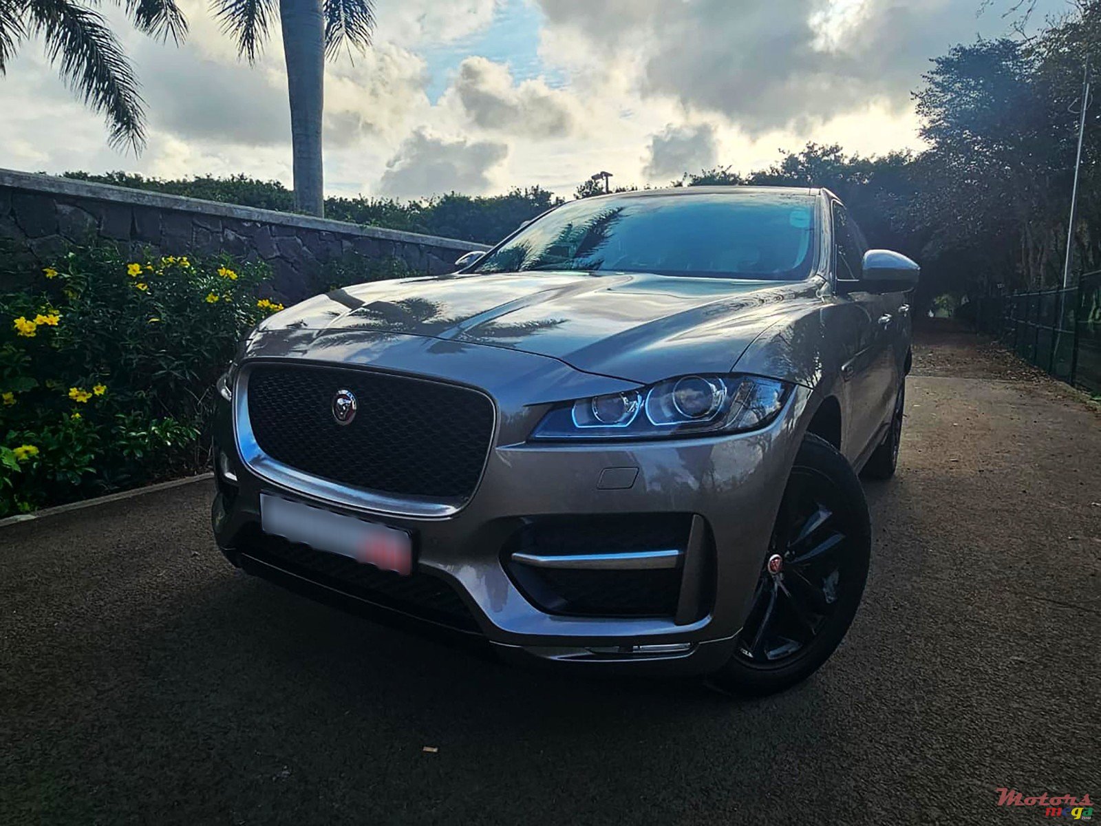 2020' Jaguar F-Pace R-Sport 20d AWD 2.0 photo #1