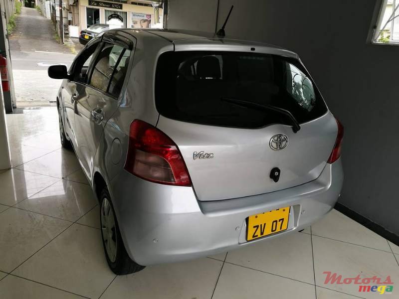 2007' Toyota Vitz photo #3