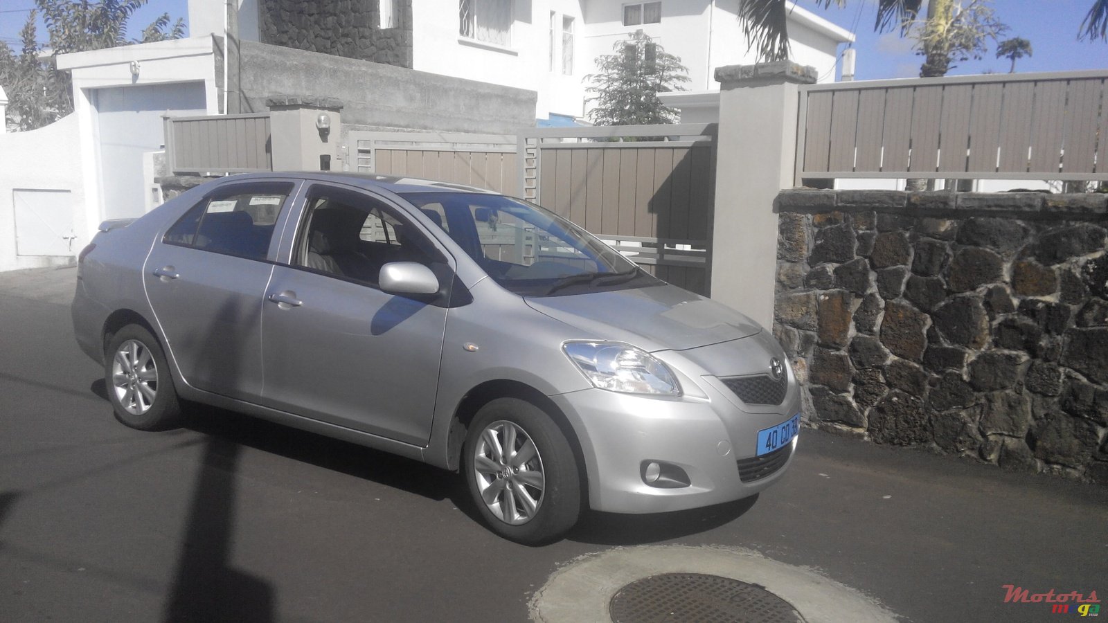 2012' Toyota Yaris photo #1