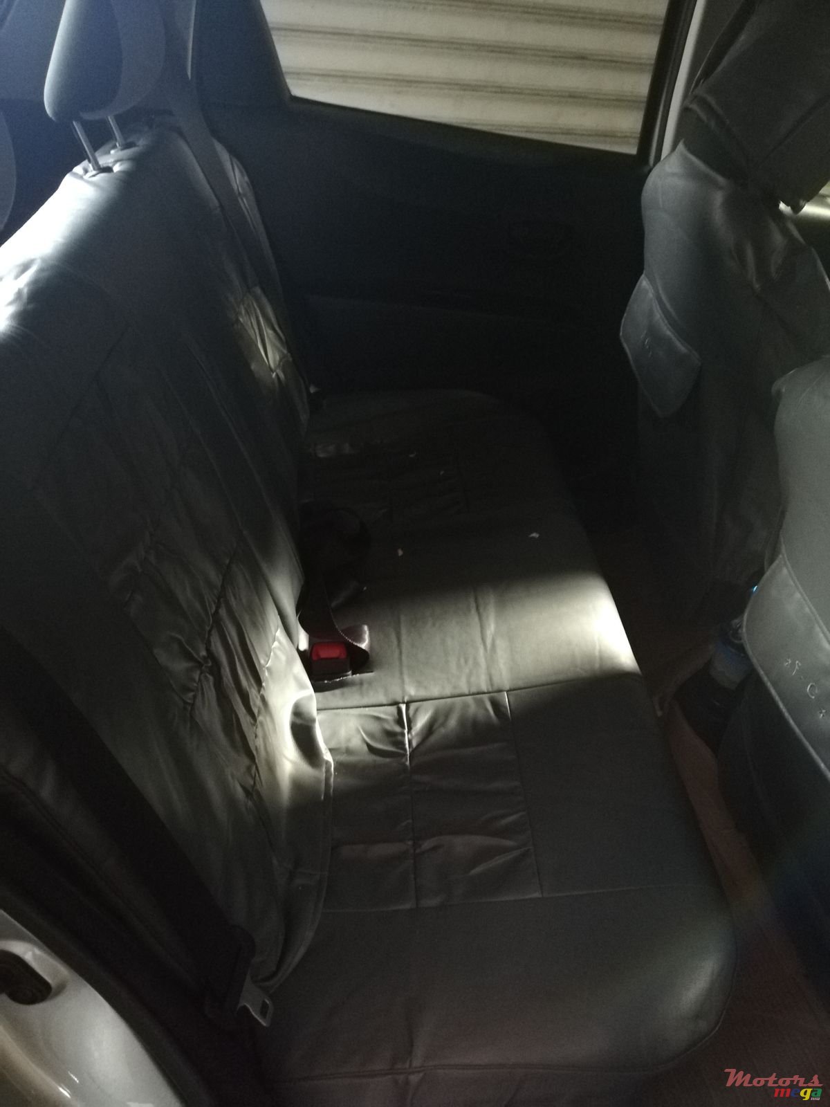 2012' Toyota Vitz photo #2