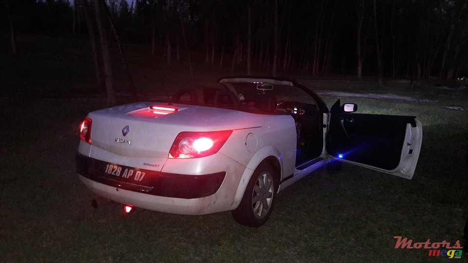 2007' Renault Megane cabriolet photo #2