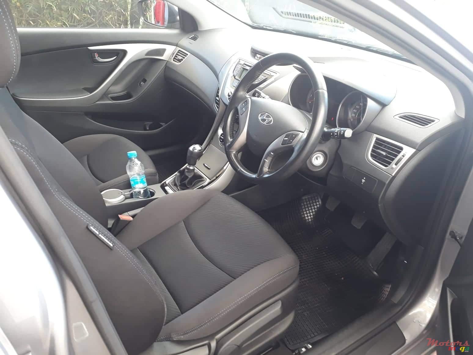 2013' Hyundai Elantra photo #3