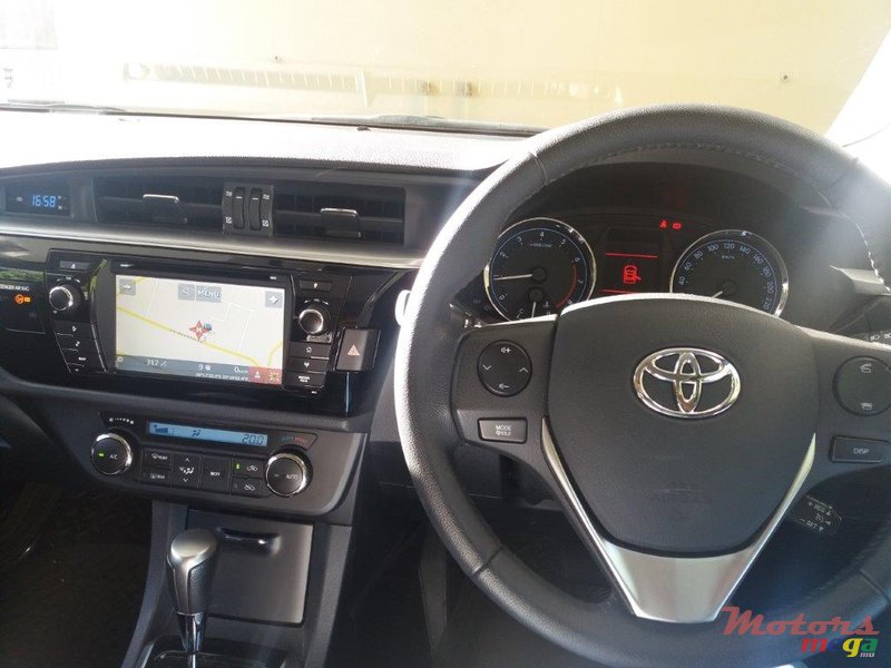 2015' Toyota Corolla photo #3