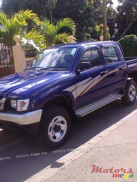 2001' Toyota Hilux 4X4 photo #1