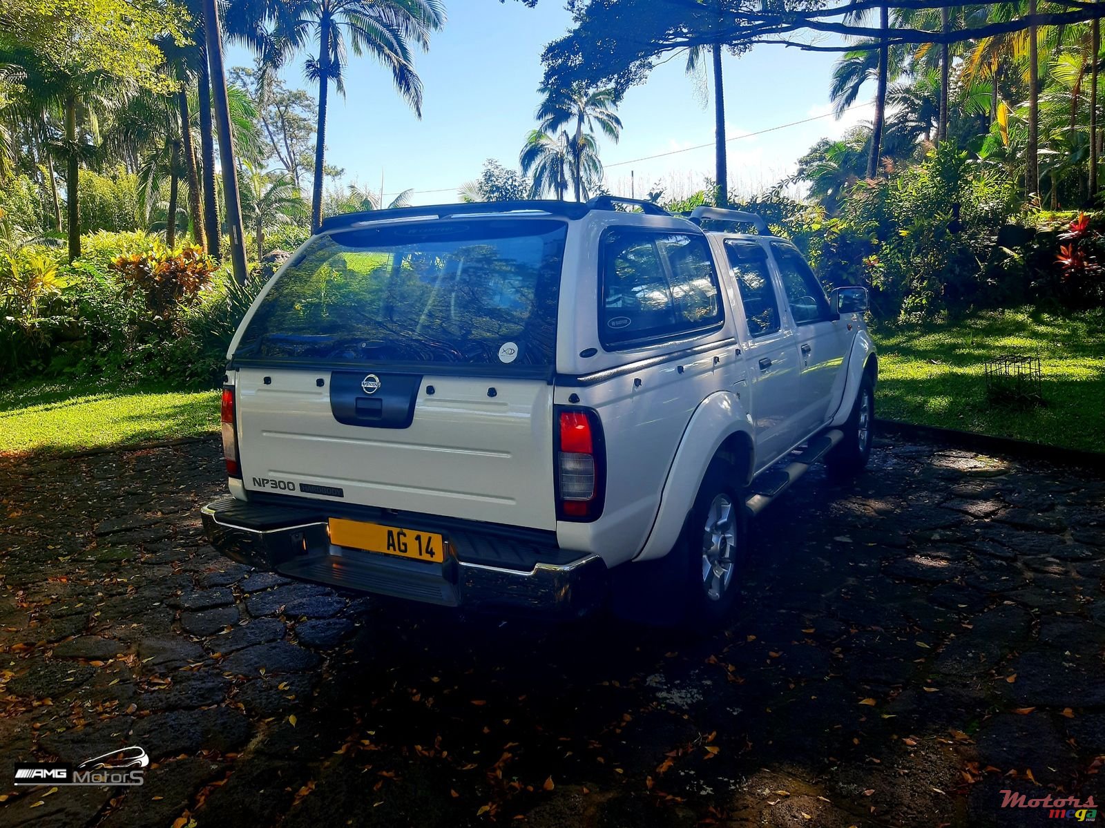 2014' Nissan Hardbody Predator NP300 photo #3