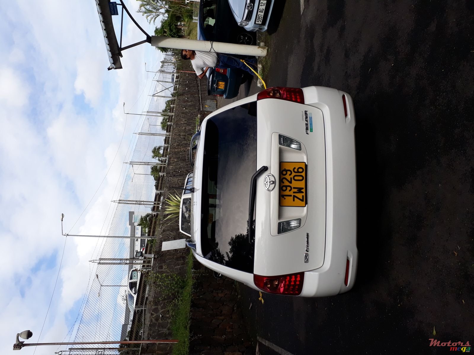 2006' Toyota F Fielder XG Edition photo #2