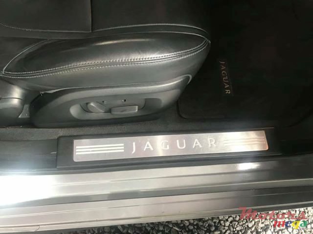 2011' Jaguar XF photo #4