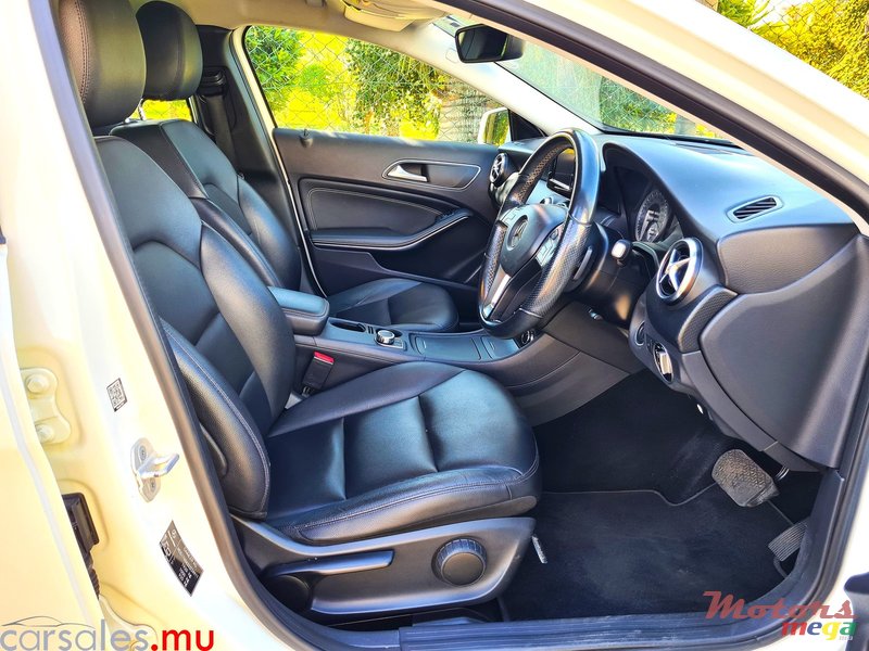 2014' Mercedes-Benz A 200 Urban Line photo #6