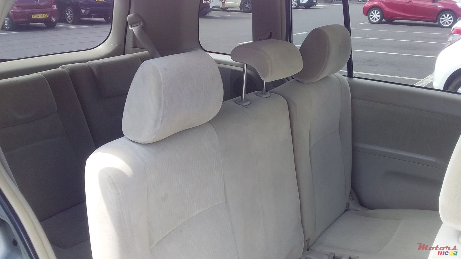 2007' Toyota Isis photo #6