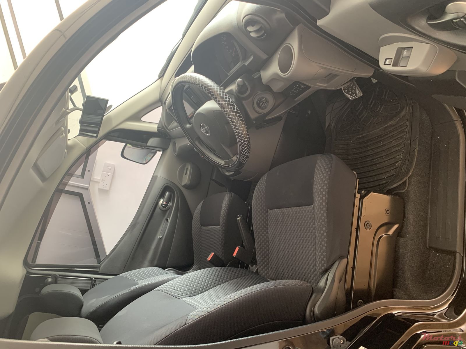 2015' Nissan NV photo #2