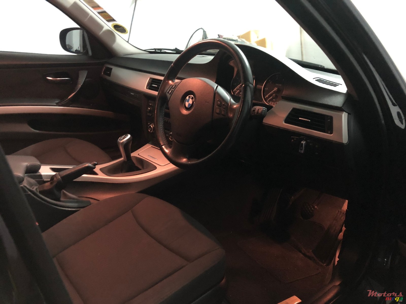 2009' BMW 3 Series E90 318i photo #3