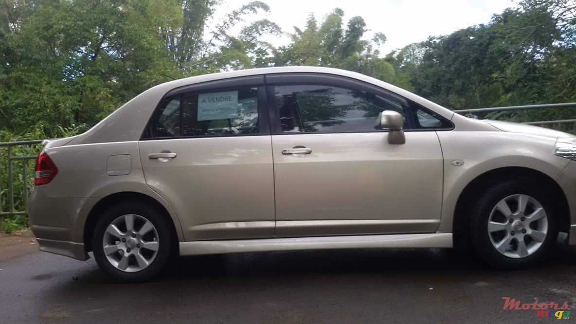 2012' Nissan Tiida photo #2