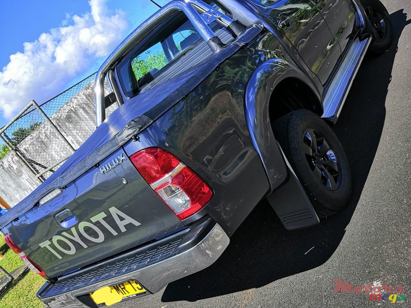 2013' Toyota Hilux 2.5 Turbo photo #2