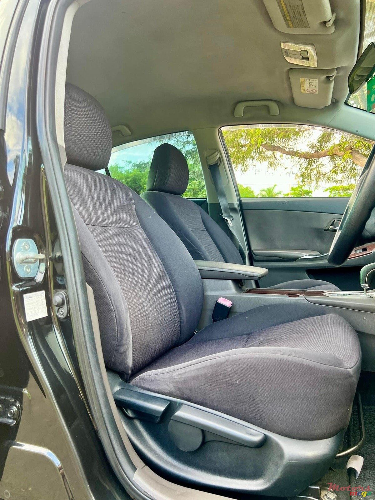 2011' Toyota Allion photo #6