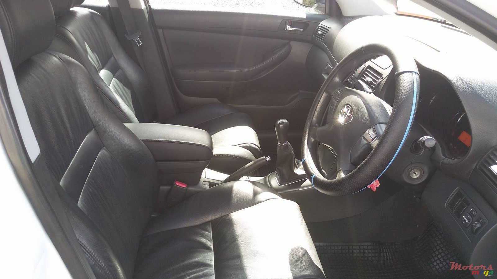 2008' Toyota Avensis photo #3