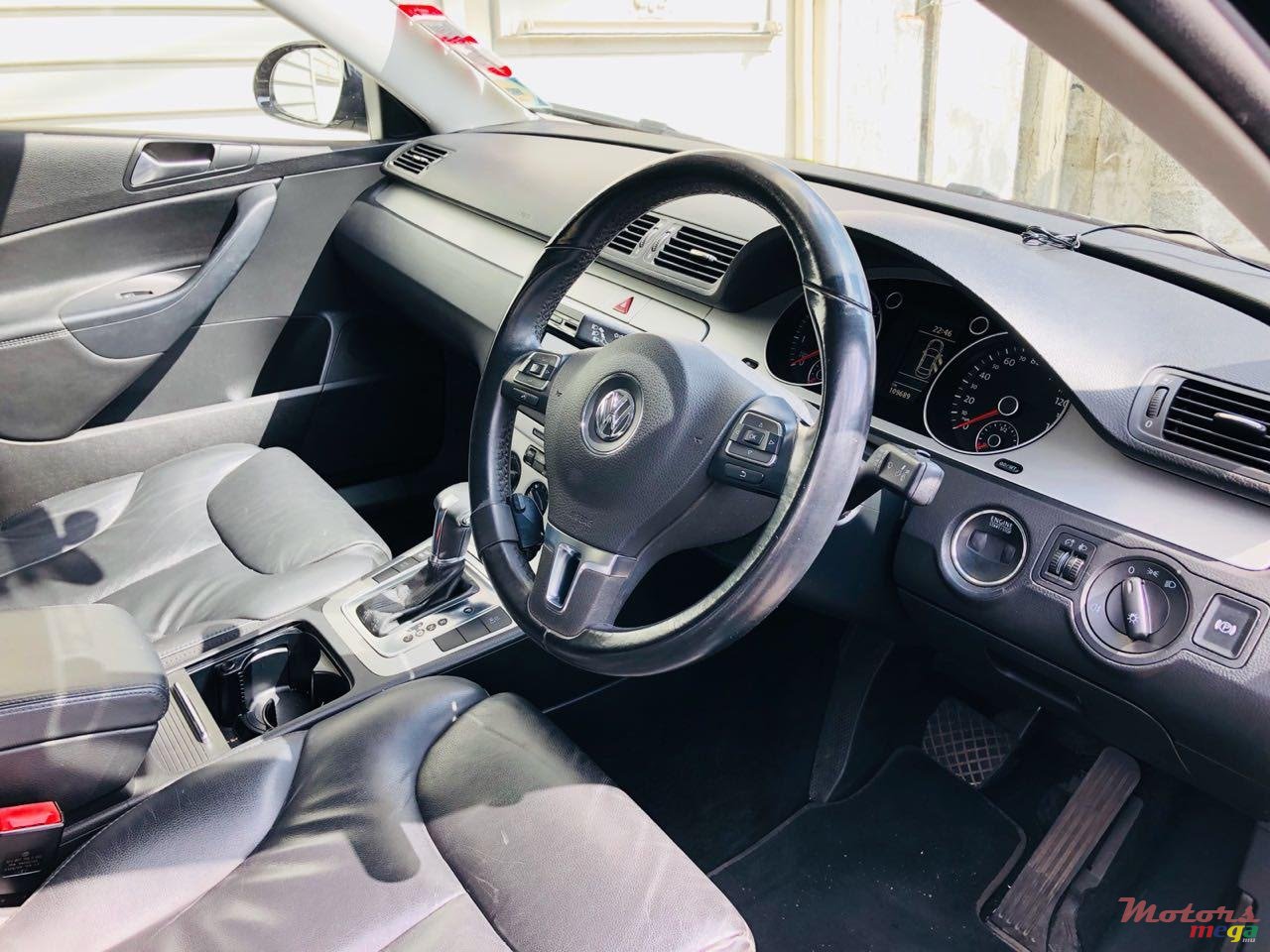 2009' Volkswagen Passat photo #6