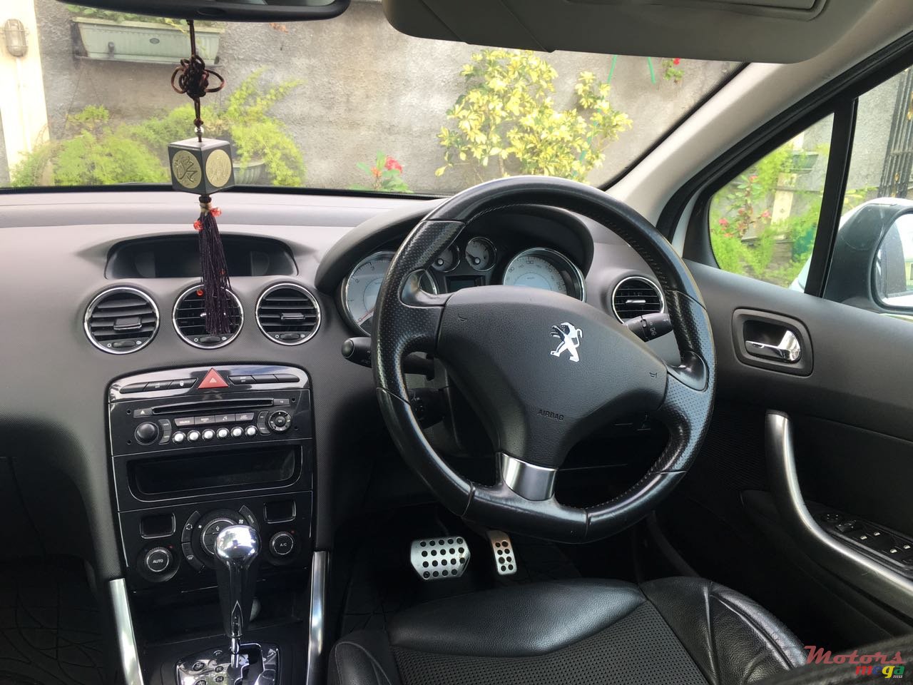 2012' Peugeot 308 photo #3