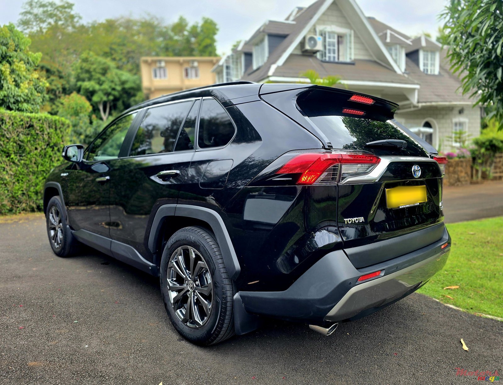 2024' Toyota RAV4 photo #3