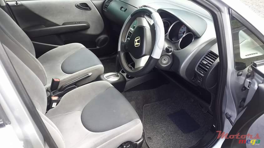 2005' Honda Fit photo #4