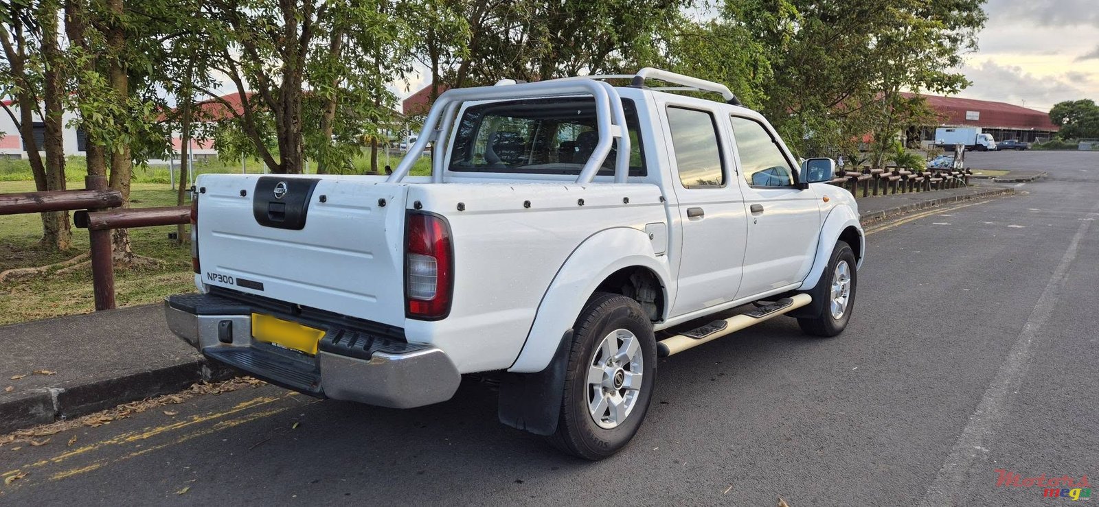 2017' Nissan NV300 photo #3