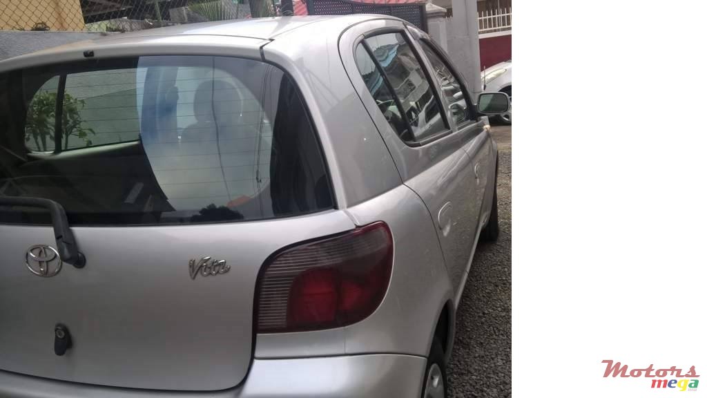 2001' Toyota Vitz photo #5