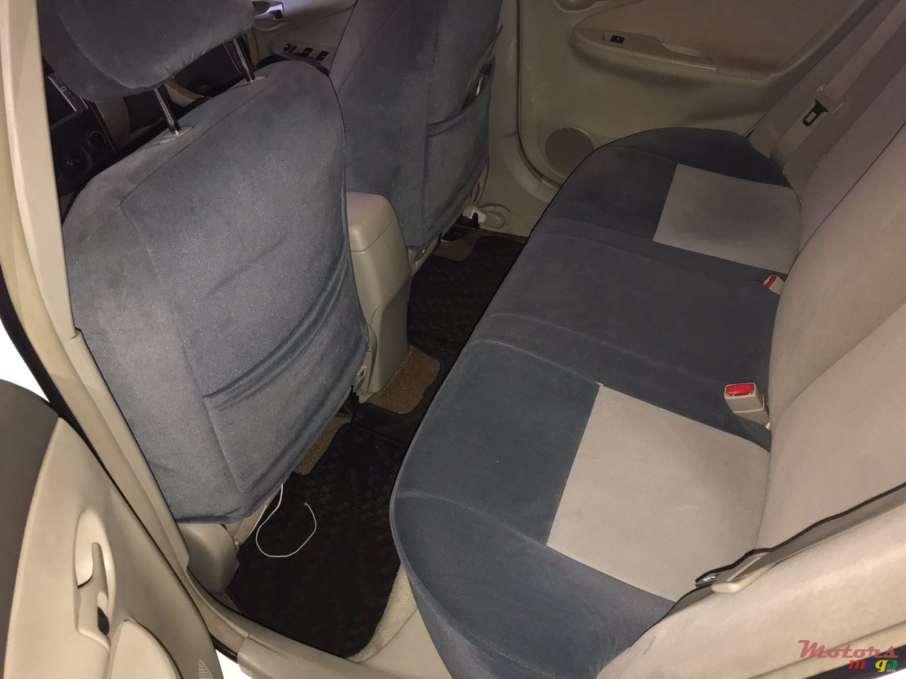 2009' Toyota Axio photo #3